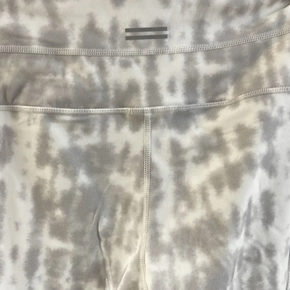 Laurier & Co. 7/8 Legging With Mesh Inserts, Size Small - Picture 4 of 6